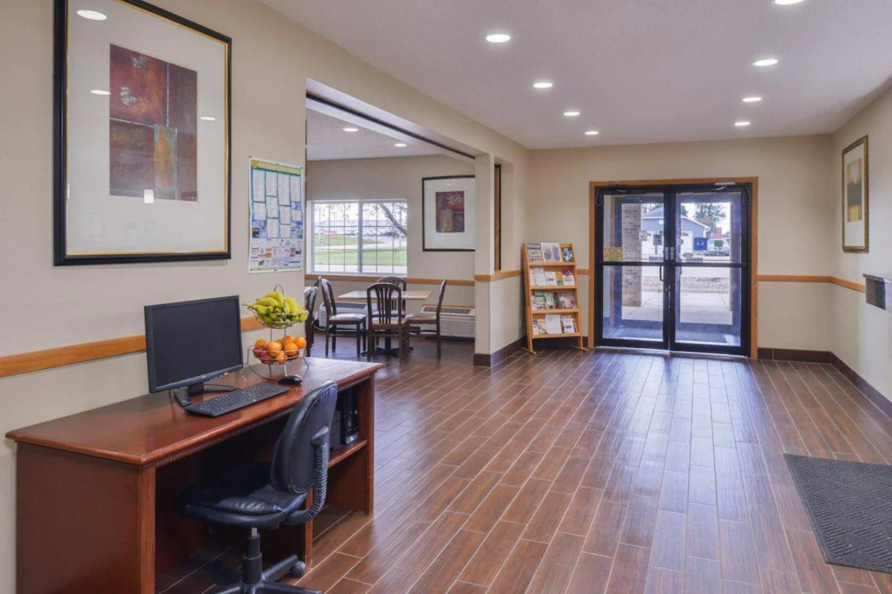 Regency Inn Geneseo Il I-80 Eksteriør bilde