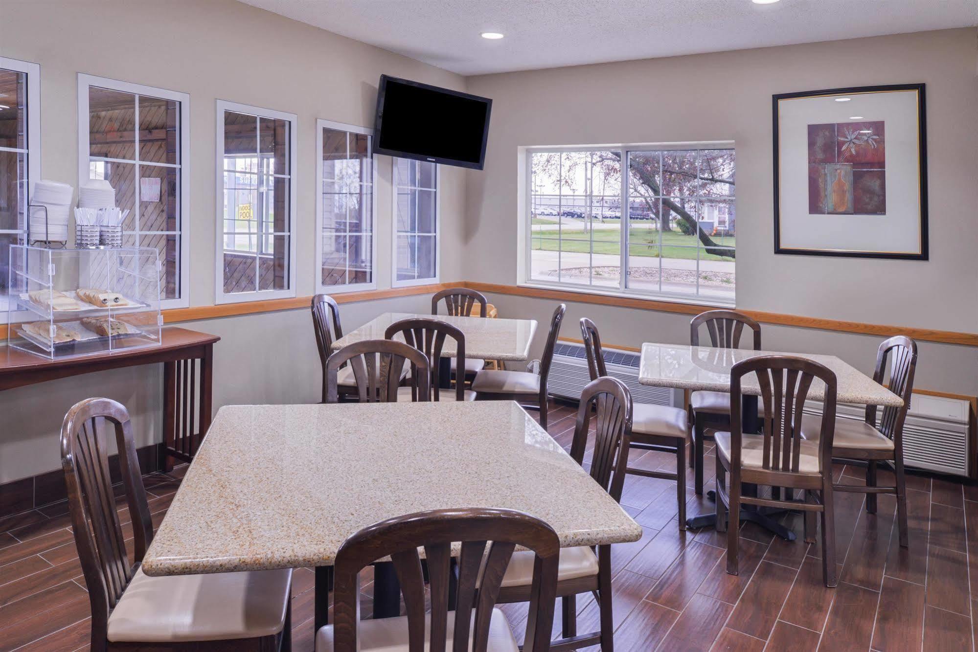 Regency Inn Geneseo Il I-80 Eksteriør bilde