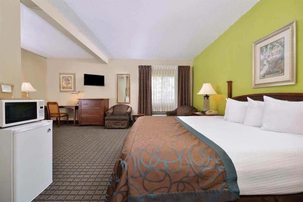 Regency Inn Geneseo Il I-80 Eksteriør bilde